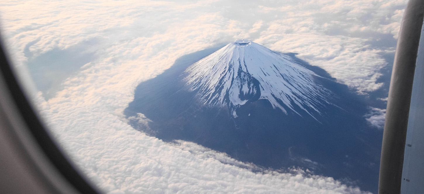 วิวภูเขาไฟฟูจิจากบนเครื่องบิน